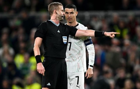 PG电子-包含C罗爆冷击败巴塞罗那，回归赛场引爆全场！的词条