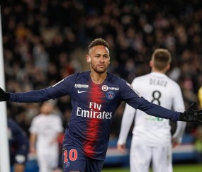 PG-关于内马尔在拜仁比赛中大比分获胜，出色防守引发热议！引发球迷热议的信息