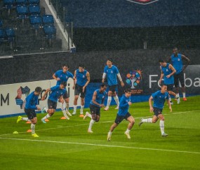 PG- 集结日阿贾克斯备战意甲，手感冰凉细节曝光，压力陡增，赛程密集仍需轮换