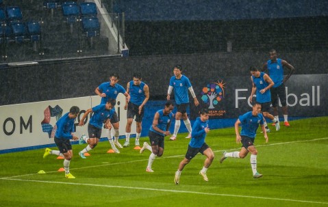 PG- 集结日阿贾克斯备战意甲，手感冰凉细节曝光，压力陡增，赛程密集仍需轮换